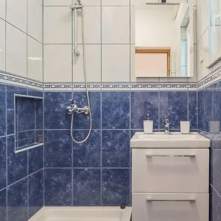 Ena, Free Parking Apartment Split
